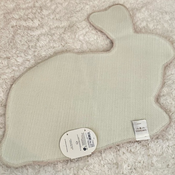 Threshold Bunny Shaped Bath Rug 20x24 White and Pink - Picture 2 of 3